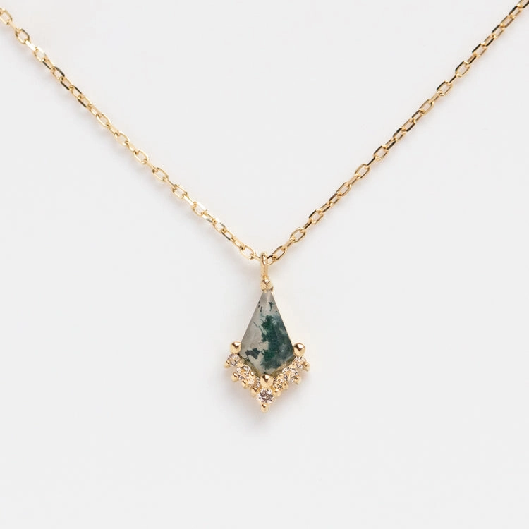 Solid Gold Aquatic Agate Elements Kite Necklace